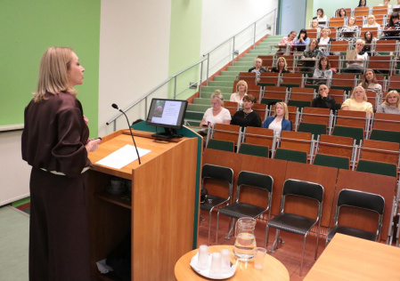 Jak uczyć w cyfrowym świecie? Podsumowanie konferencji naukowo-metodycznej