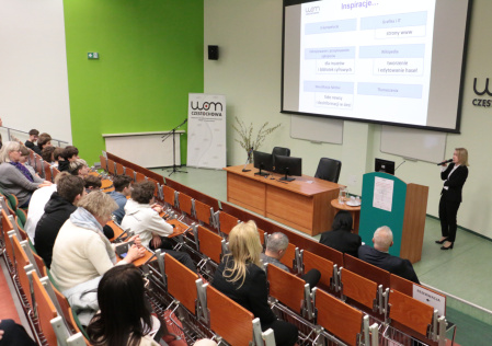 Wystąpienie na konferencji nauczyciela-konsultanta Moniki Sikory, E-wolontariat, czyli pomaganie z kanapy