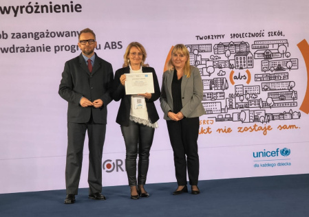 Marta Lipska z dyrektorem ORE i koordynatorką krajową UNICEF